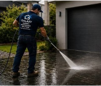 Galaxy tradesman pressure cleaning a driveway